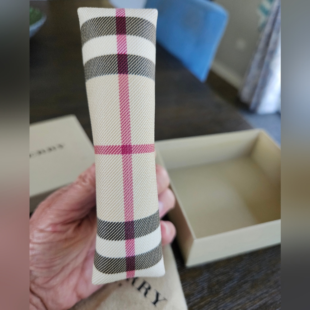 Burberry Nova Check Coin/Cardholder - Picture 9 of 10
